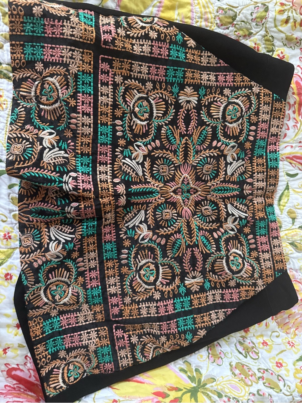 Embroidered formal shorts in Black with Multicolor Floral Motif
